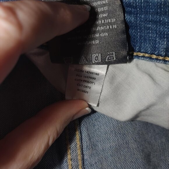 Torrid Women's 26 Denim Blue Distressing Vintage Raw Hem Crop Boyfriend Jeans - Picture 8 of 10